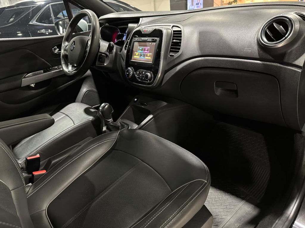CAPTUR Intense Bose 1.6 16V Flex 5p Aut. — foto 18