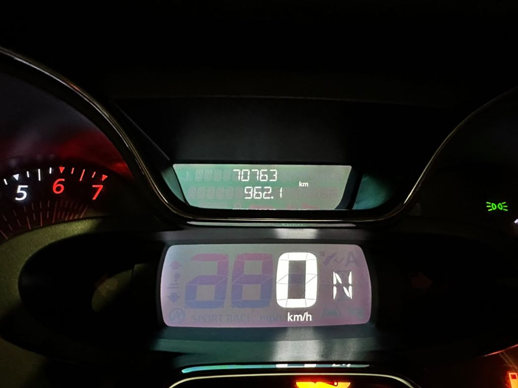 CAPTUR Intense Bose 1.6 16V Flex 5p Aut. — foto 10