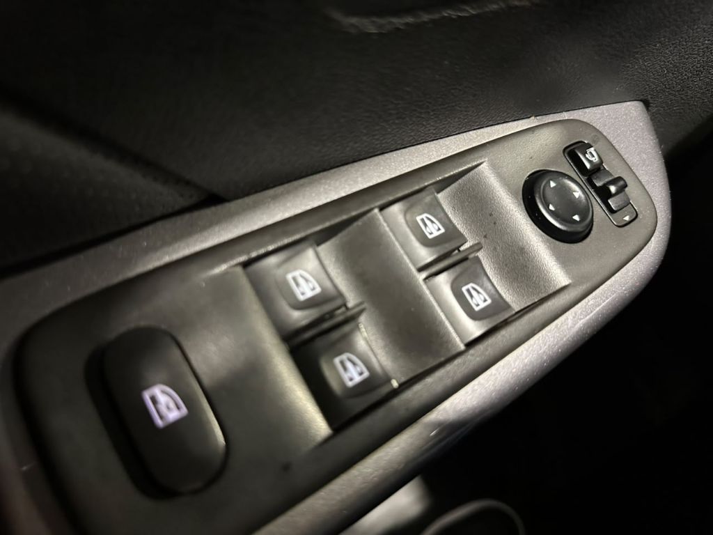 CAPTUR Intense Bose 1.6 16V Flex 5p Aut. — foto 17
