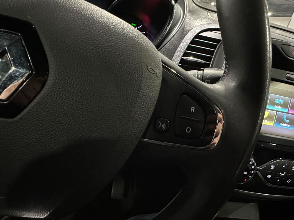 CAPTUR Intense Bose 1.6 16V Flex 5p Aut. — foto 12