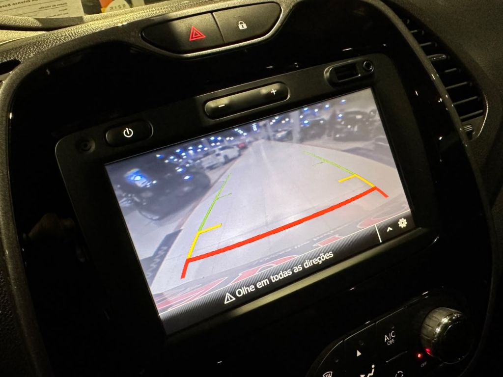 CAPTUR Intense Bose 1.6 16V Flex 5p Aut. — foto 13