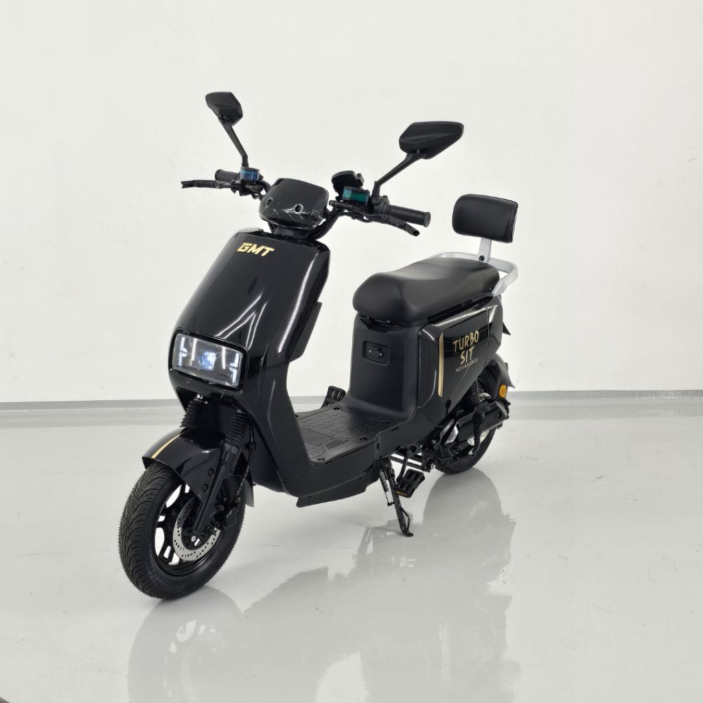  MKS SIT TURBO  NÃO precisa de CNH e emplacamento

Mark’s Veículos a sua loja de confiança há mais de 24 anos! Todos os nossos veículos manual do veículo e chave cópia!

---------------------------------------------------------------------------

Velocidade

Máx. até 32Km

Motor

1000W

Bateria

Lithium Fosfato

Autonomia

Até 55km

------------------------------------------------

- Itens do Veículo

Freios: A disco hidraulico nas duas rodas

Tecnologia: NFC para ligar sem chave+ Aplicativo exclusivo para controle remoto

Recursos Adicionais: Painel digital IP65 (resistente à água e poeira), Entrada USB Suporte celular e Piloto Automático

Segurança: Modelo conta com Alarme e Trava

Cores disponíveis: Preto, Verde, Branco, Azul, Vermelho, Cinza e Rosa